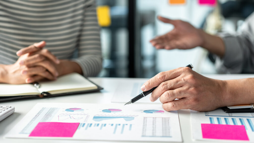 Imagen del apartado de estrategia y consultoría de marketing de Juan Lozano Studio, agencia creativa especializada en comunicación, branding y marketing digital.