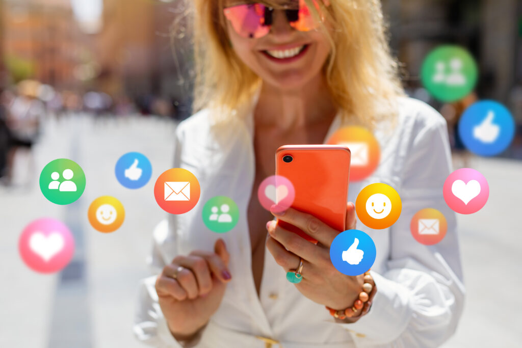 Imagen del servicio de redes sociales y creación de contenido de Juan Lozano Studio, agencia creativa que desarrolla estrategias digitales y contenido visual para conectar marcas con personas.